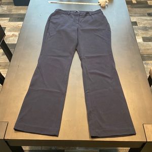 Express publicist 12L barely boot midrise dress pant in navy.